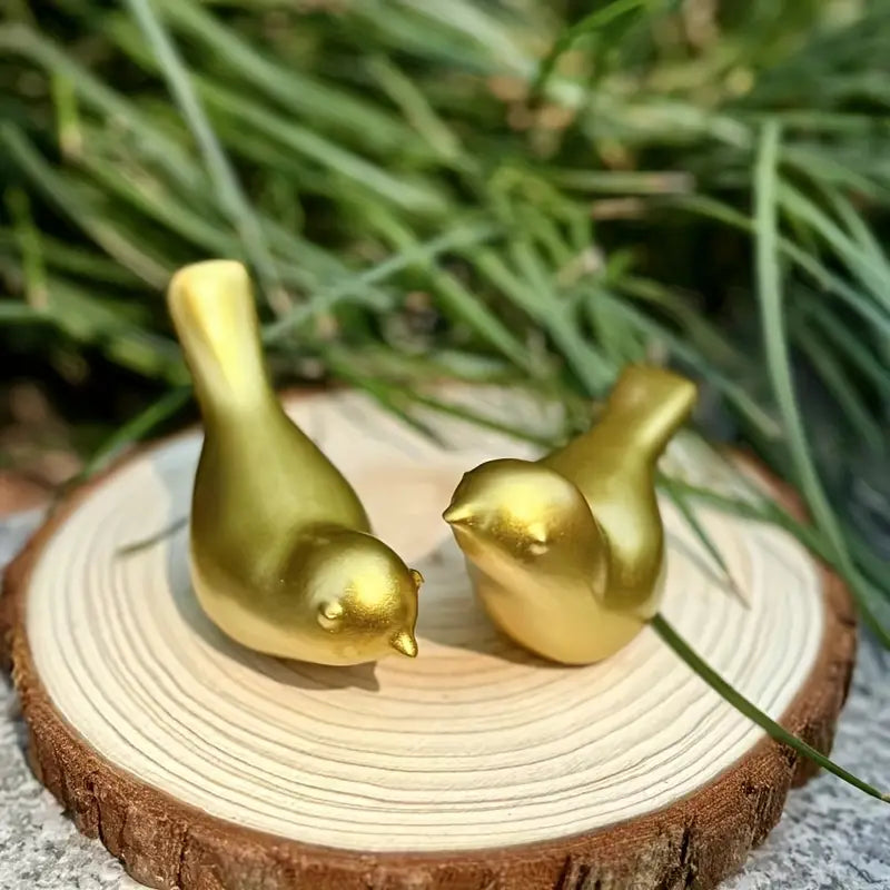 2pcs / Set Collectible Bird Figurines