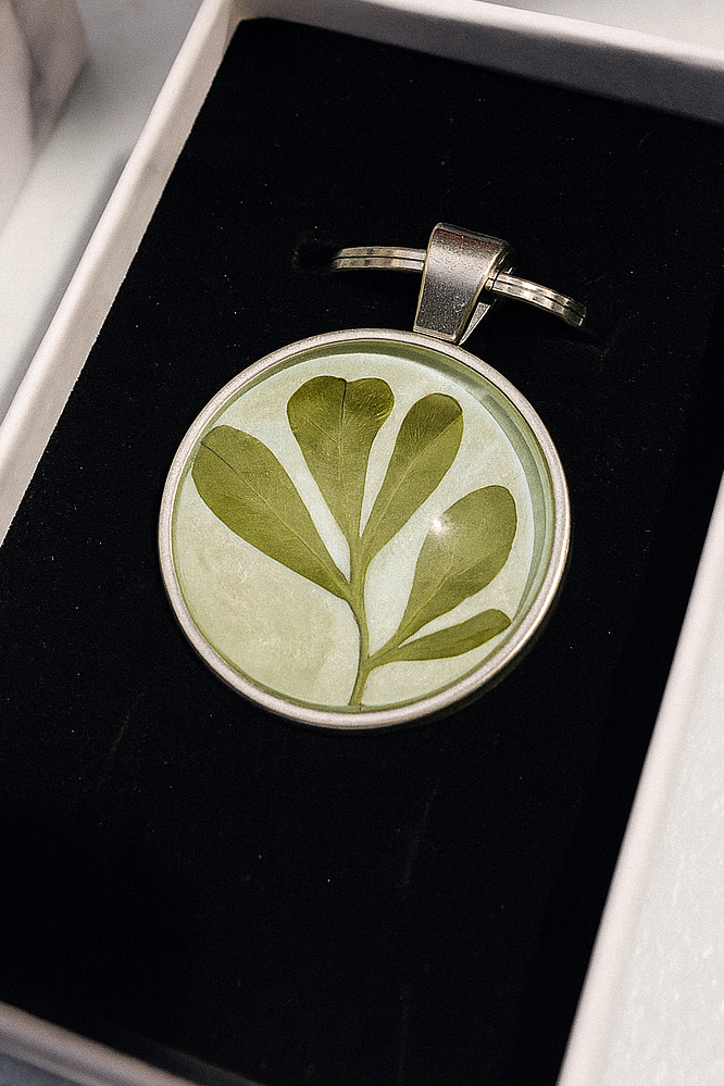 Ruta  ( Rue / Ruda ) Keychain