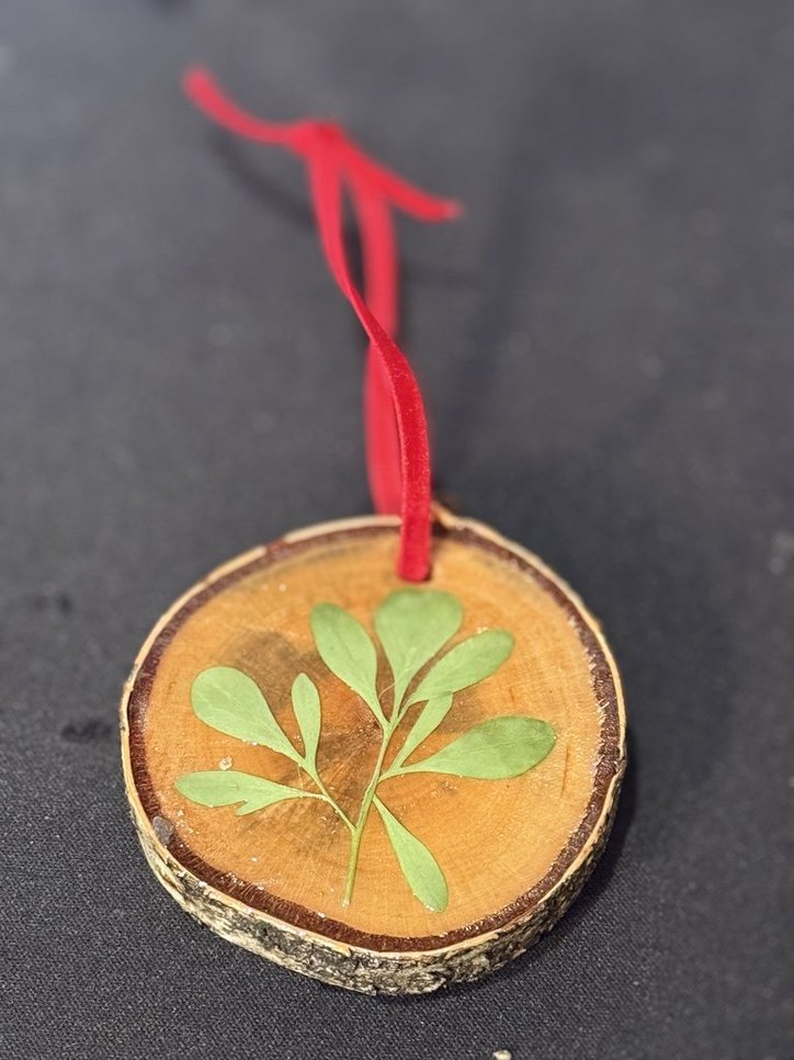 Ruta (Rue / Ruda) Ornament -- Medium
