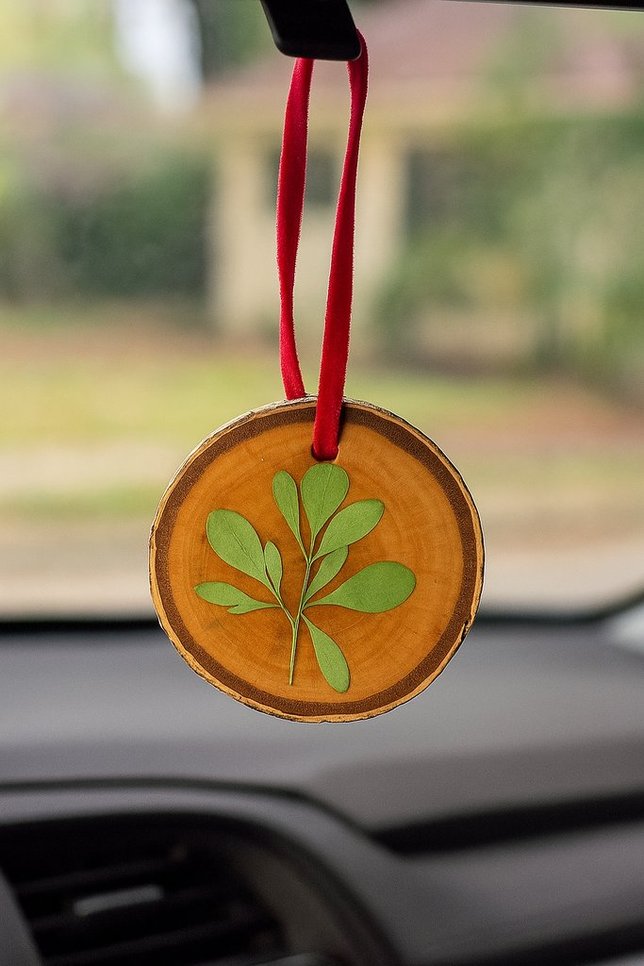 Ruta (Rue / Ruda) Ornament -- Medium